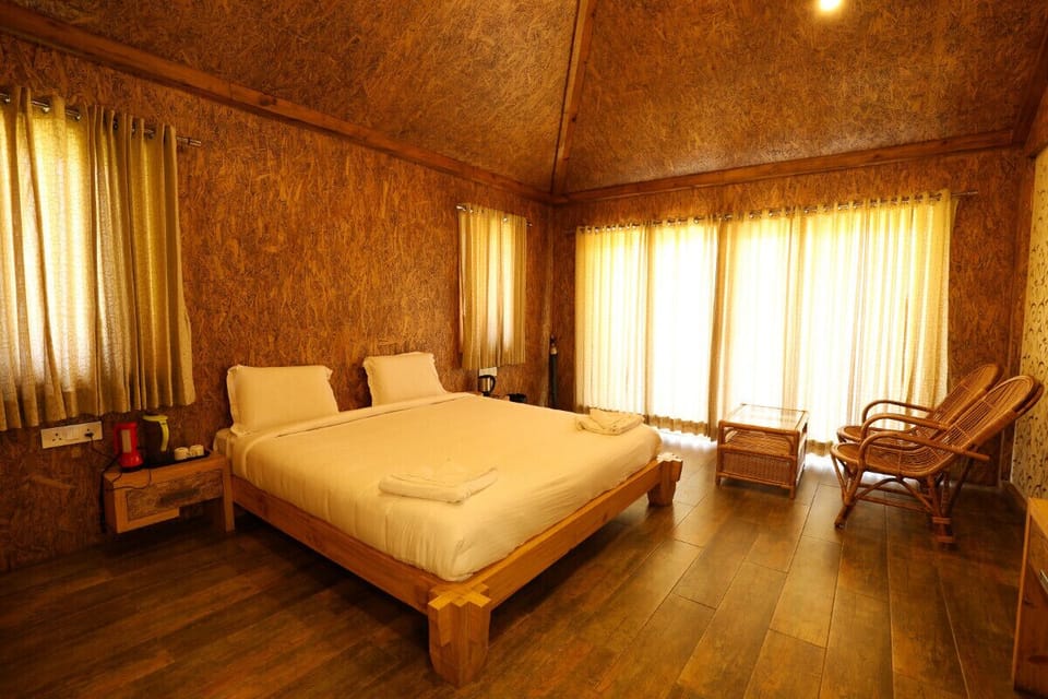 Wooden Room | Free WiFi, bed sheets