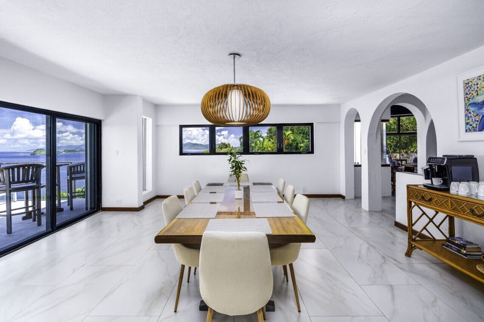 Dining area (fully air conditioned).