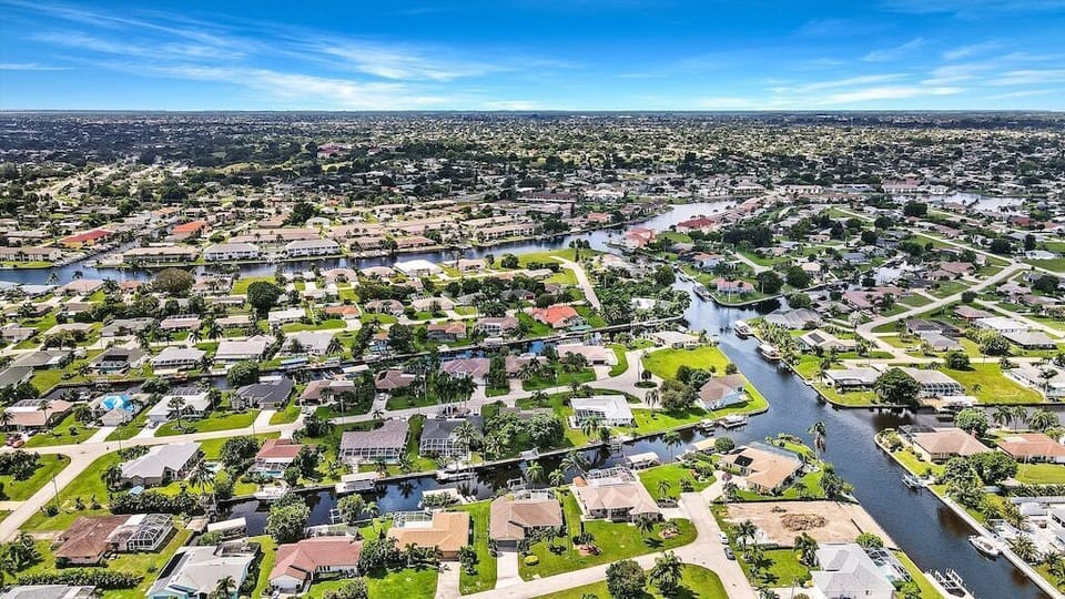 Our canal is 12 minutes to the Caloosahatchee River. 
