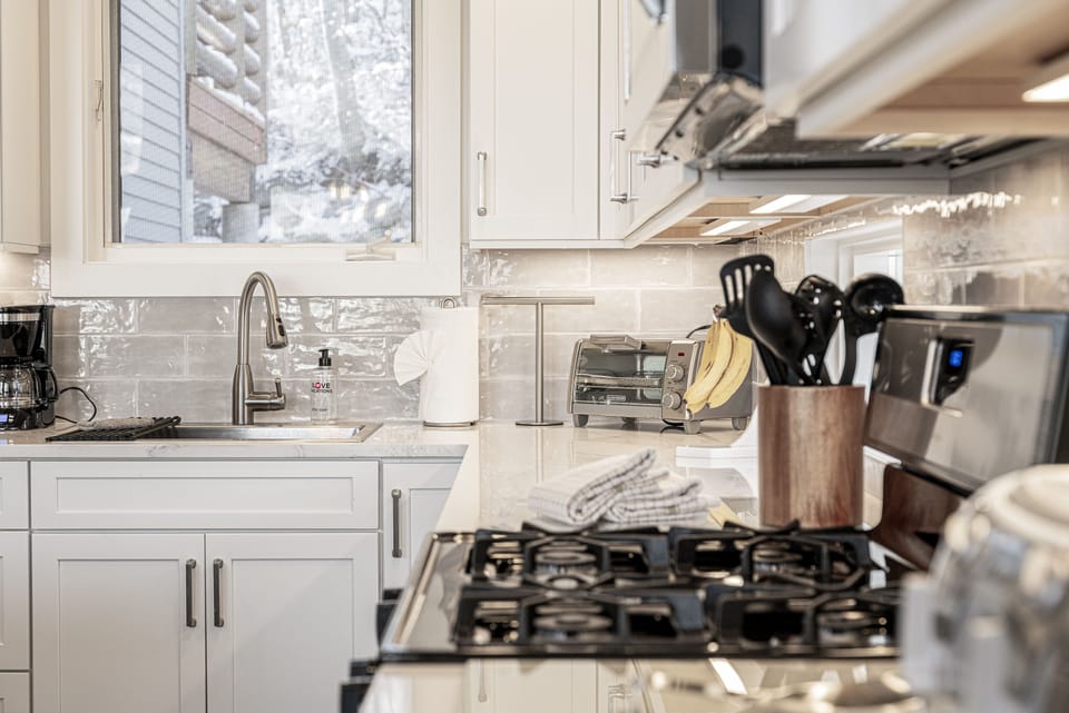 Fully Equipped Kitchen with Stainless Steel Appliances