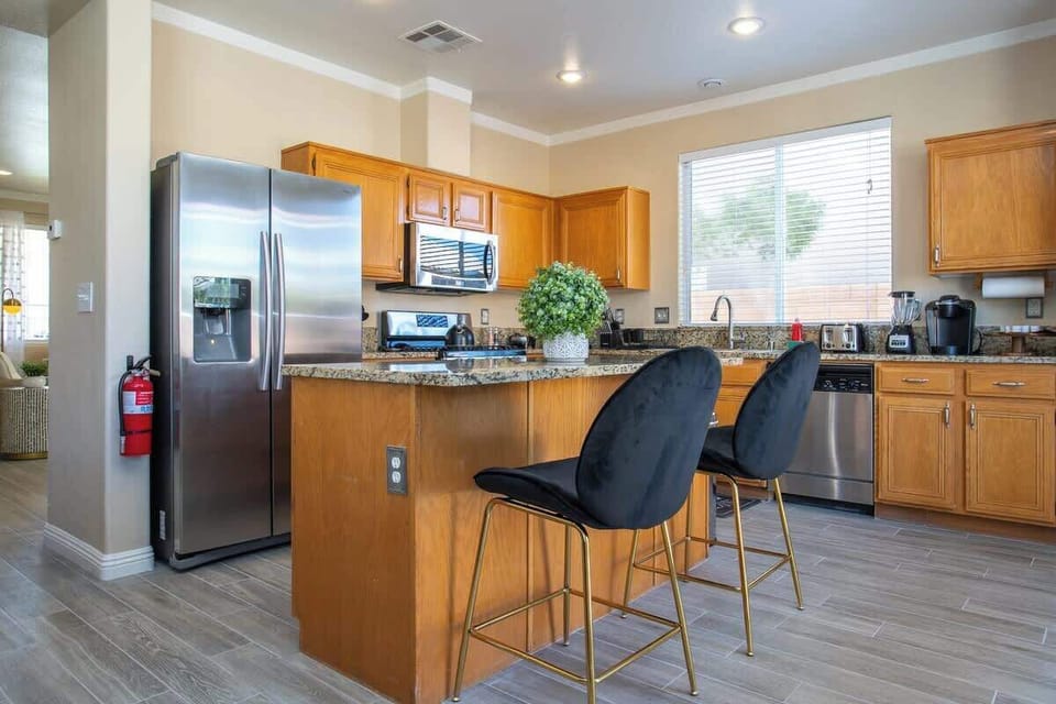 This tabletop/bar doubles as a work and dining space. It is ideal for those who need to check on their emails from time to time while on vacation or those who prefer to work from different locations.

