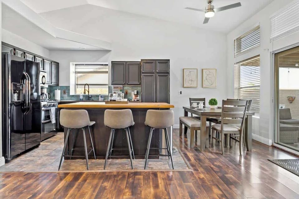 This tabletop/bar doubles as a work and dining space. You can even do both. Have your laptop on and check on your work emails as you munch on your snacks!
