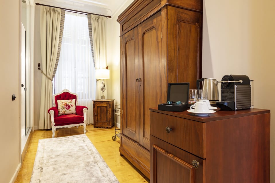Royal Room, 1 Double Bed, Sea View | In-room safe, blackout drapes, free WiFi