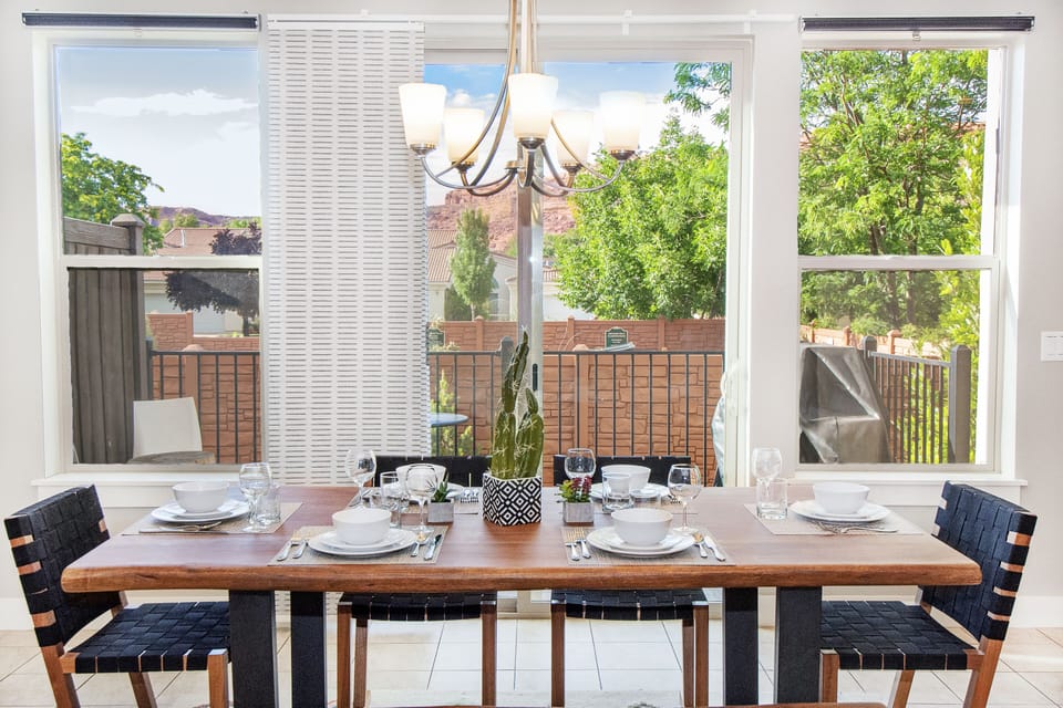 624 Eight (8) seating dining area with a view