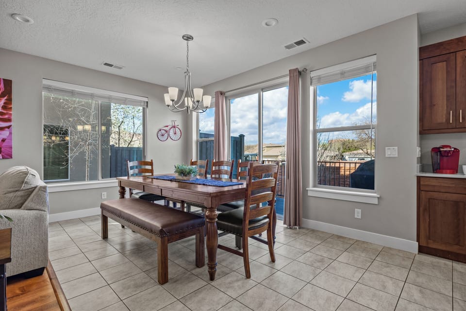 632 Dining Area with Seating for 8