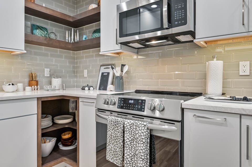 BRK4133 - New remodeled, fully equipped kitchen