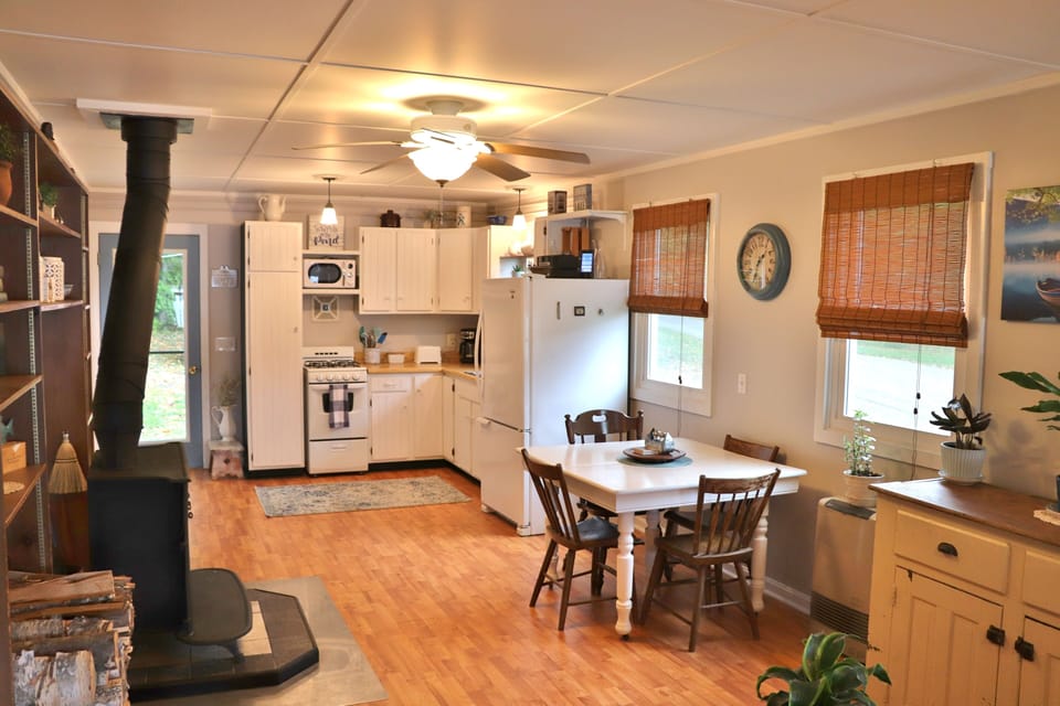 Dining Room (table has two leaves you can add)