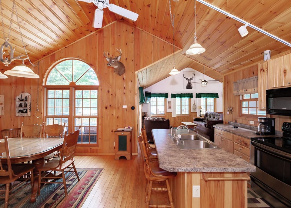 Kitchen/ Dining