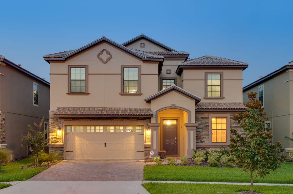 4000 sqft, 2 story home with private swimming pool and spa