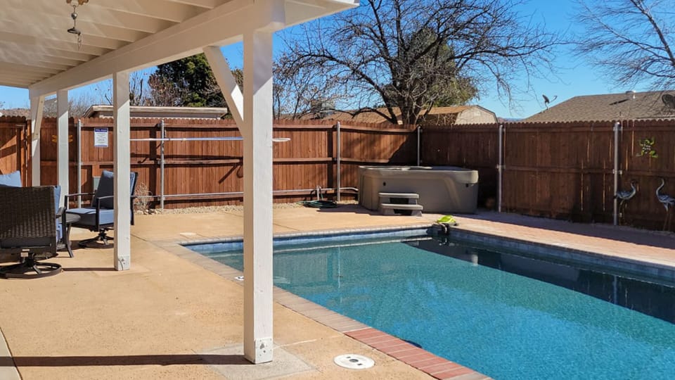 New hot tub installed in Feb 2022!