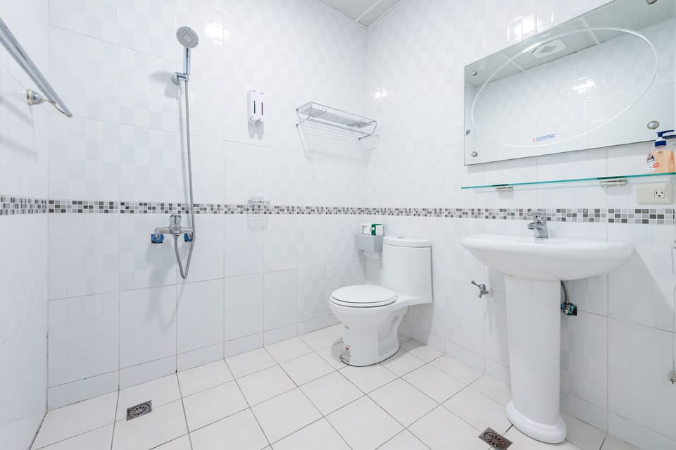 Quadruple Room, 2 Double Beds, Ocean View | Bathroom | Shower, hair dryer, towels, shampoo