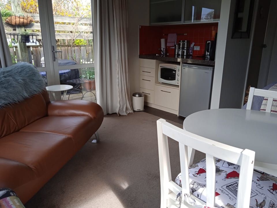 Fully equipped kitchen.
Plenty of seating to relax and watch TV or read a book.