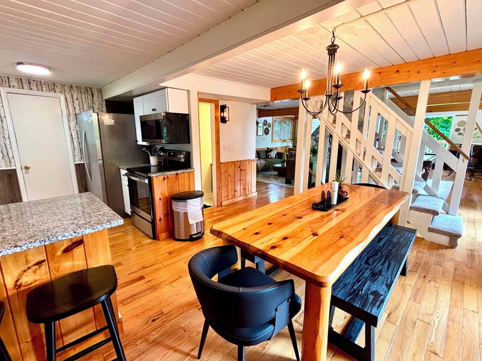 Dining area in the main level