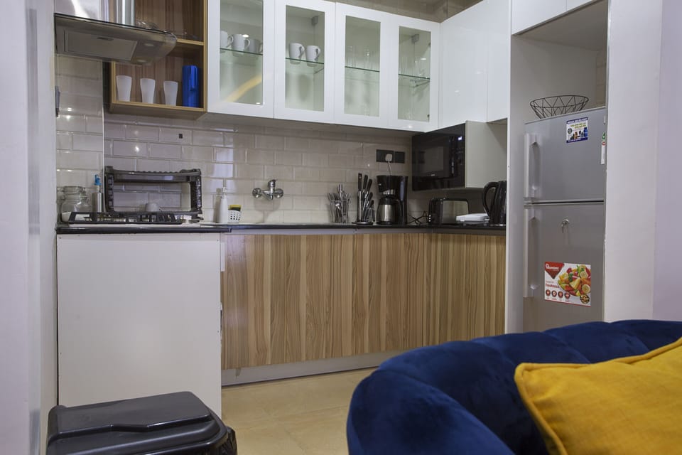 Luxury Apartment, 1 Bedroom, Non Smoking, Ensuite | Private kitchen | Oven, stovetop, toaster, cookware/dishes/utensils