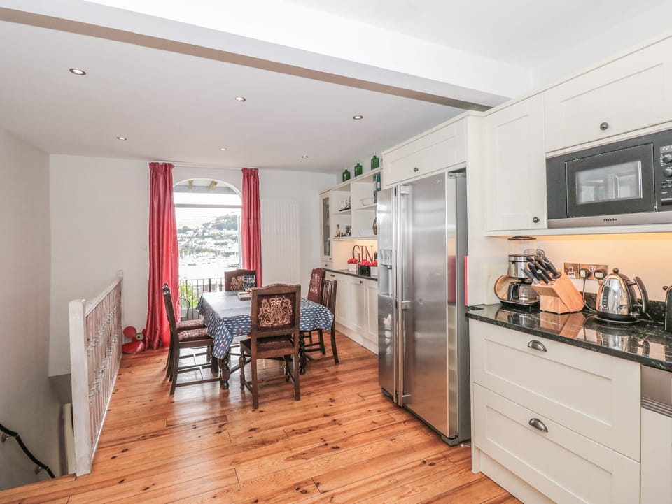 Cottage | Private kitchen | Fridge, microwave, dishwasher, electric kettle