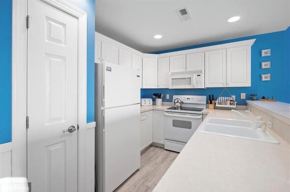 Full kitchen with cooking and dining basics!