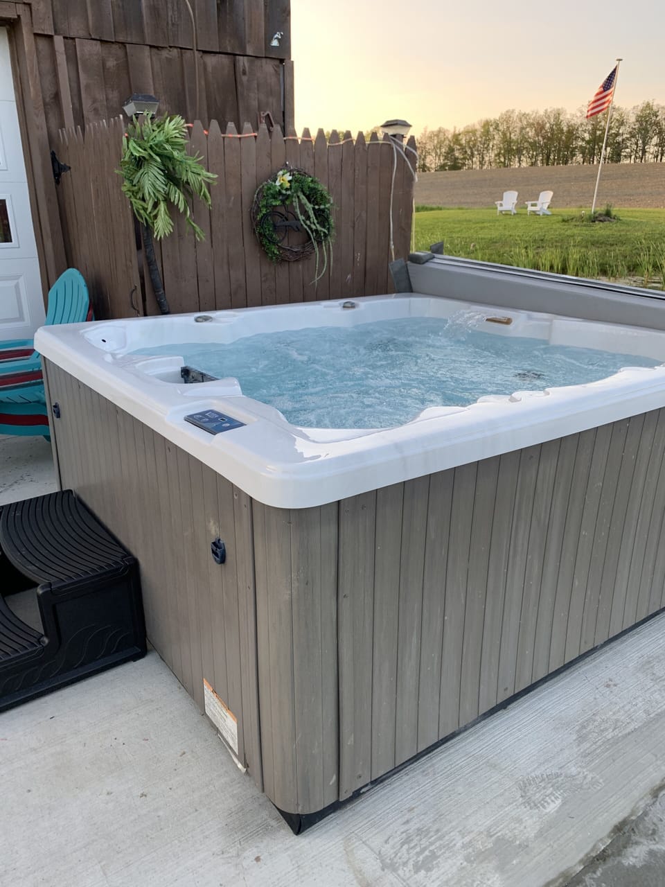 Outdoor spa tub