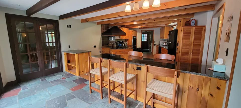 Breakfast bar in kitchen