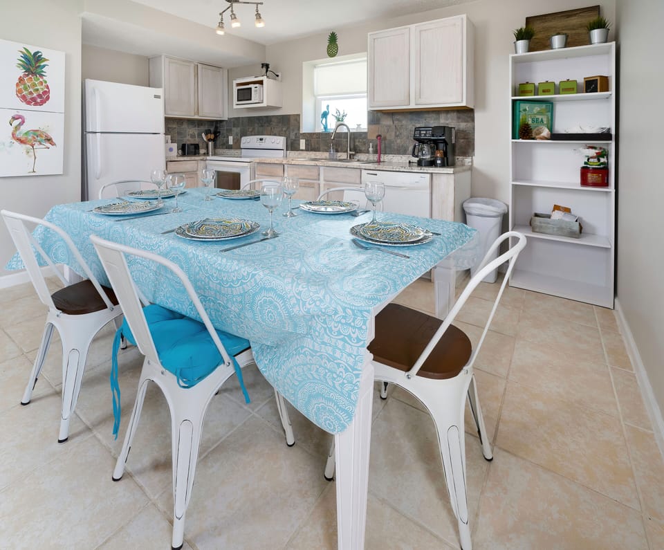 Full kitchen and dining with enough seats for 6 people. 