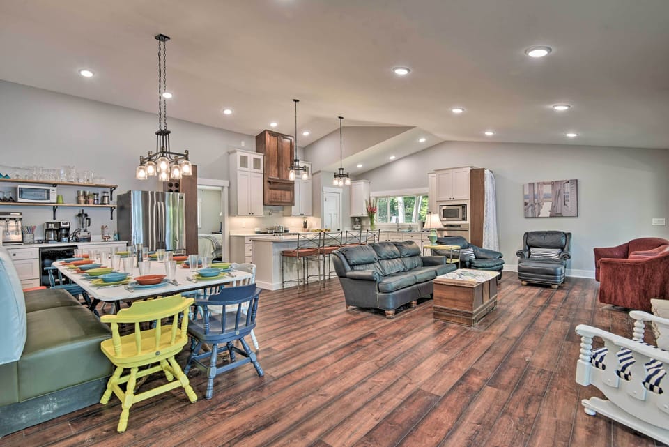 Living Area | Dining Area