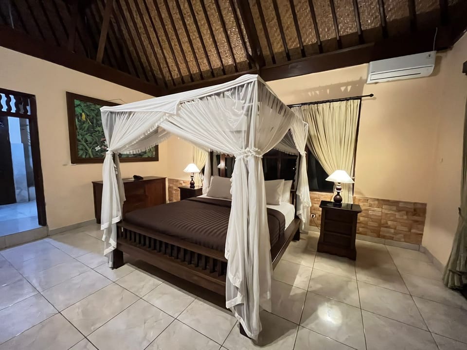 Deluxe Room | In-room safe, soundproofing, WiFi (free), bed sheets