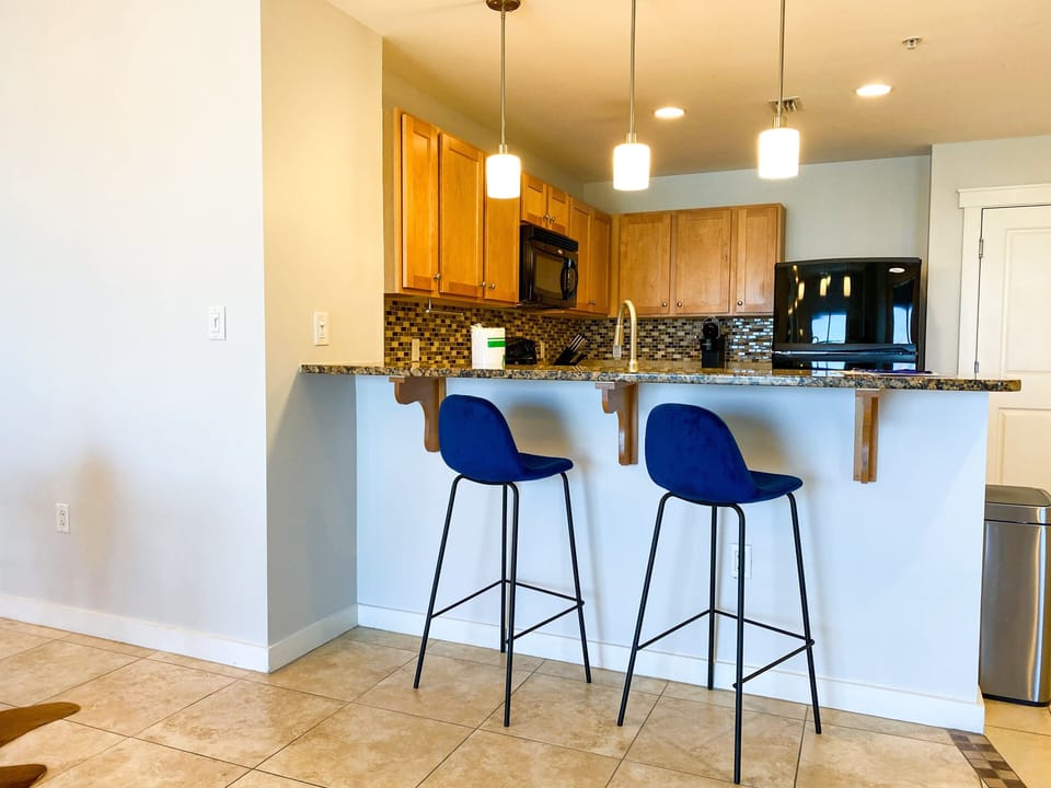 Barstool seating perfect for breakfast + brunch!