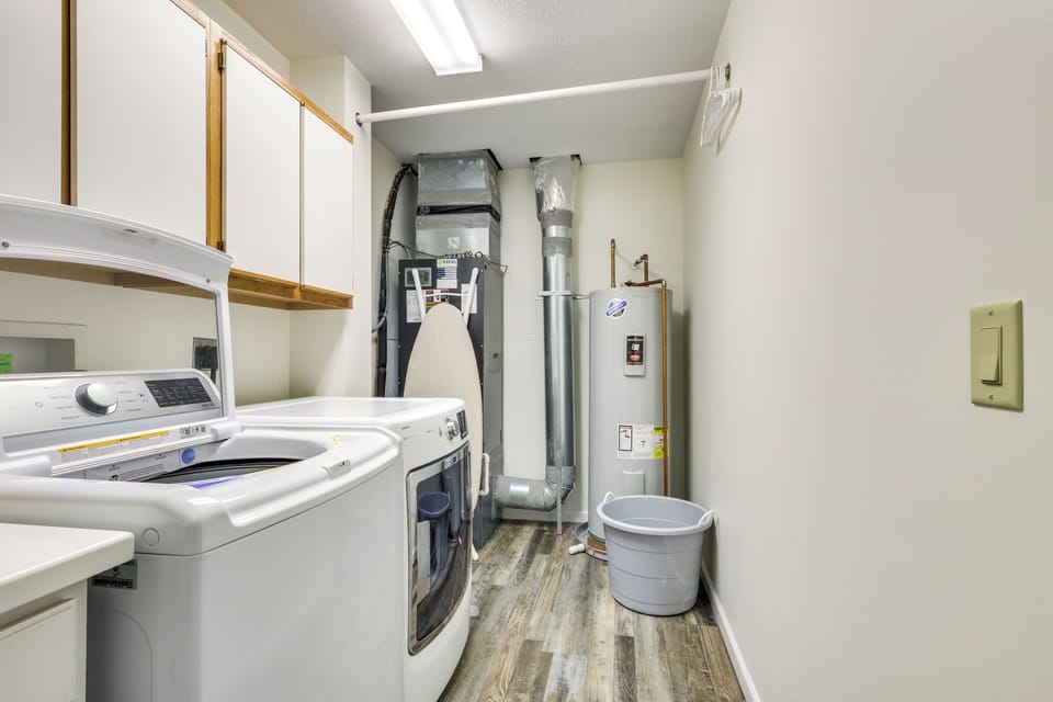 Washer/Dryer | Linens/Towels Provided