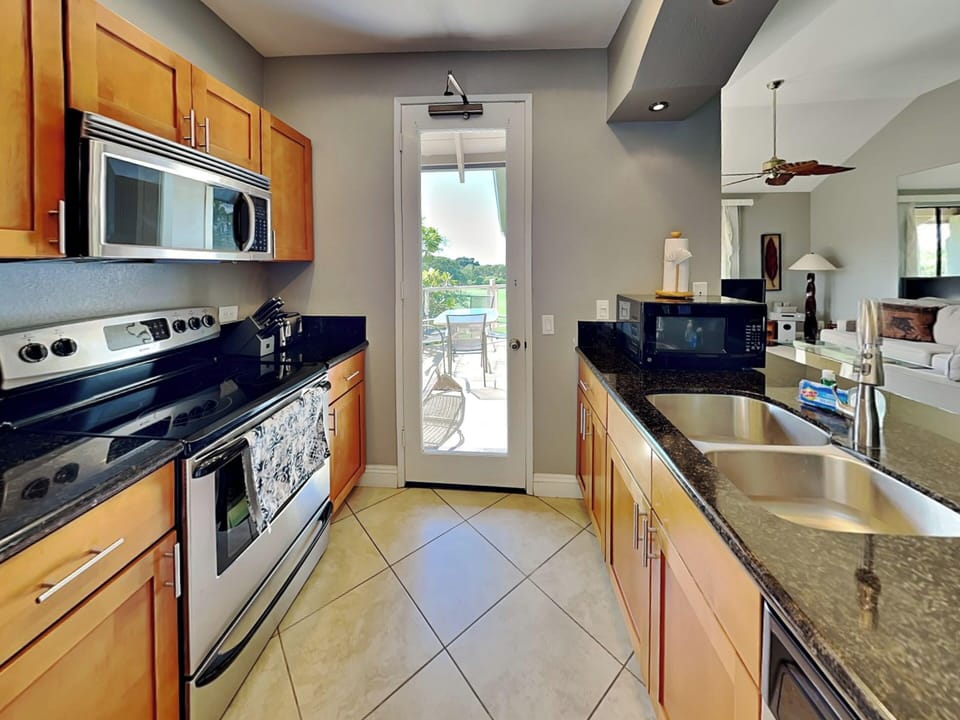 Condo (3 Bedrooms) | Property amenity