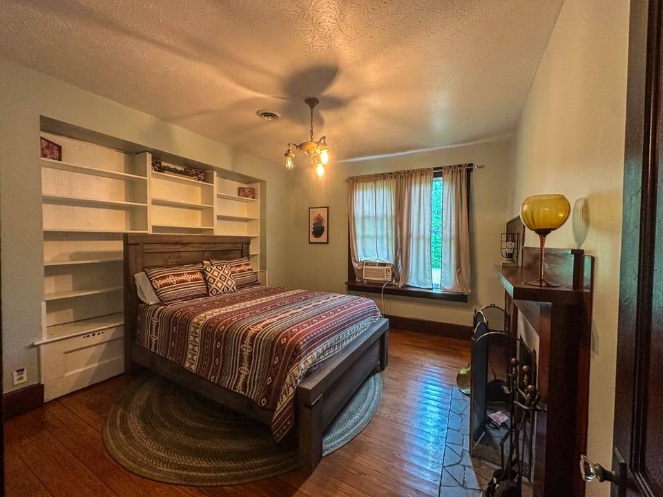 1st Choice Lodging - Rider's Roost - Bedroom 1