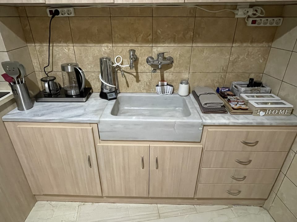 City Apartment | Private kitchen | Microwave, oven, stovetop, espresso maker