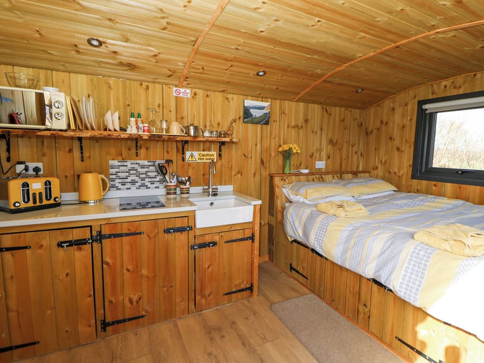 Cottage | 1 bedroom, individually decorated, individually furnished, free WiFi