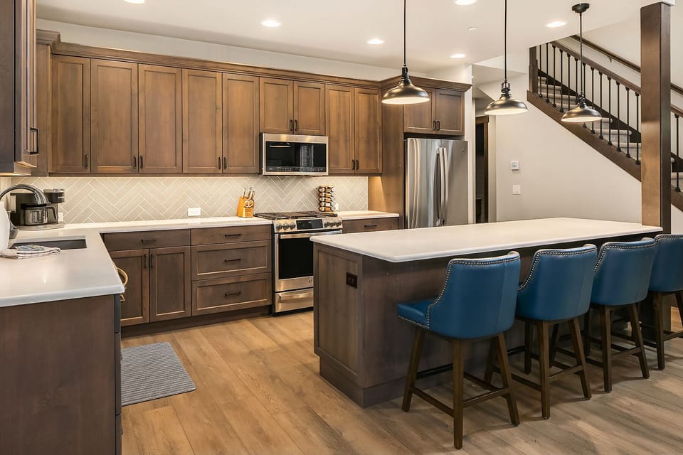 Pa's Place: - Fully stocked kitchen with seating for 4 at the kitchen island.
