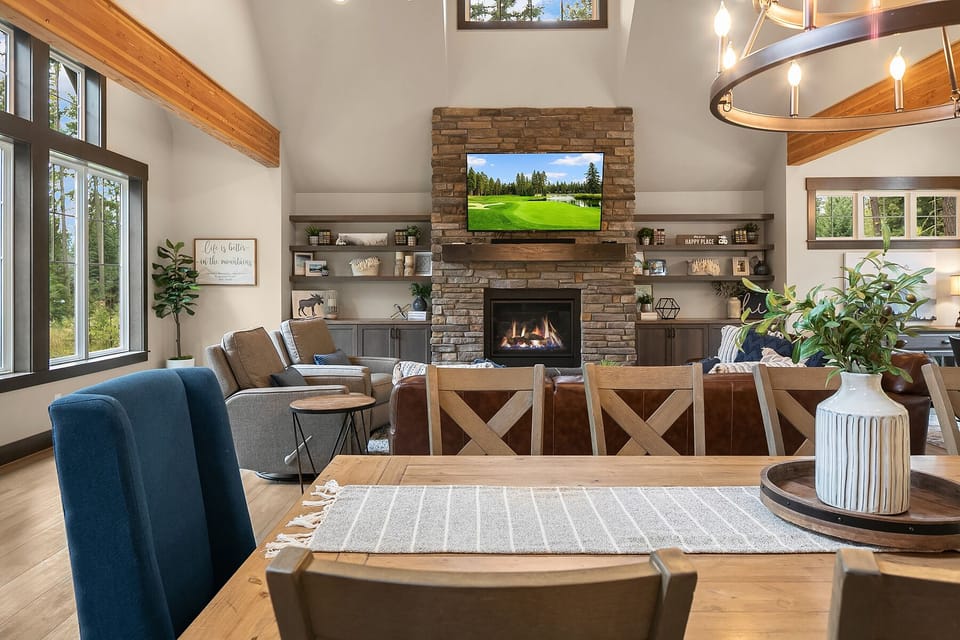 Pa's Place: - Expertly furnished and decorated.