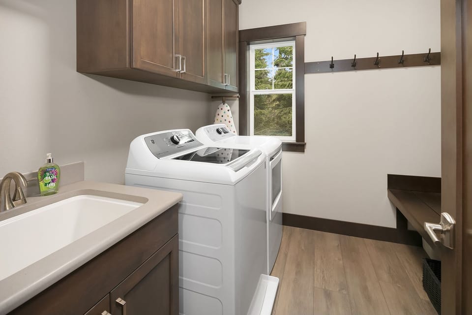 Pa's Place: - Full laundry facilities.