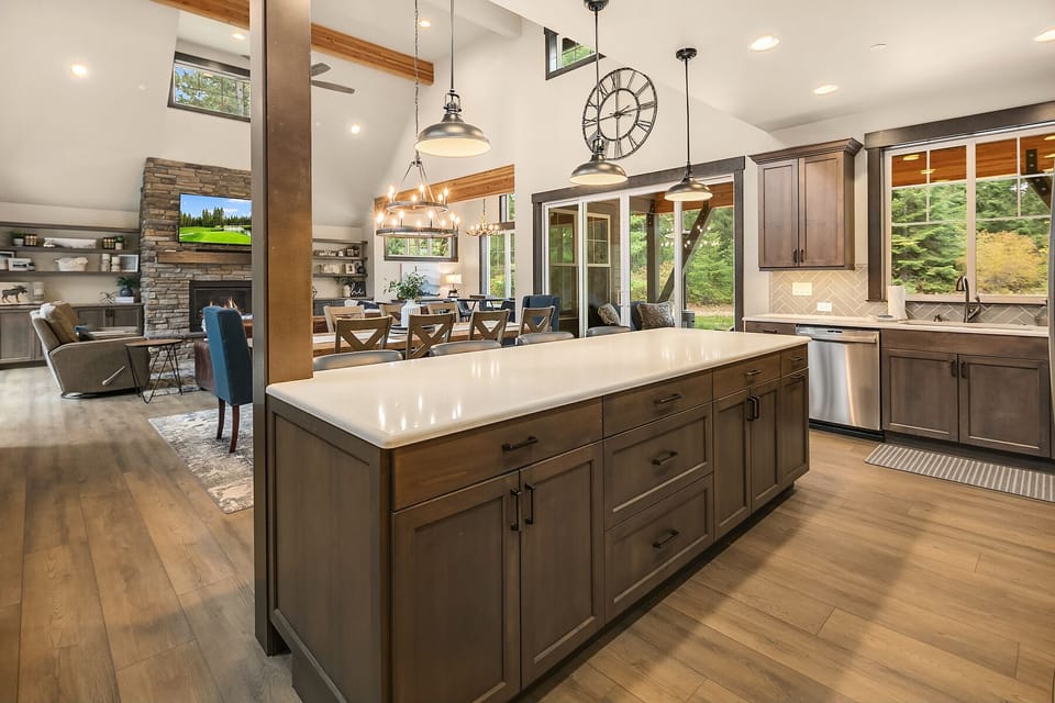 Pa's Place: - Fully stocked chef's kitchen with a center island.