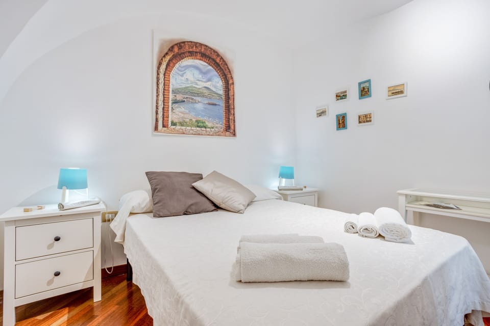 Condo | 2 bedrooms, soundproofing, iron/ironing board, free WiFi