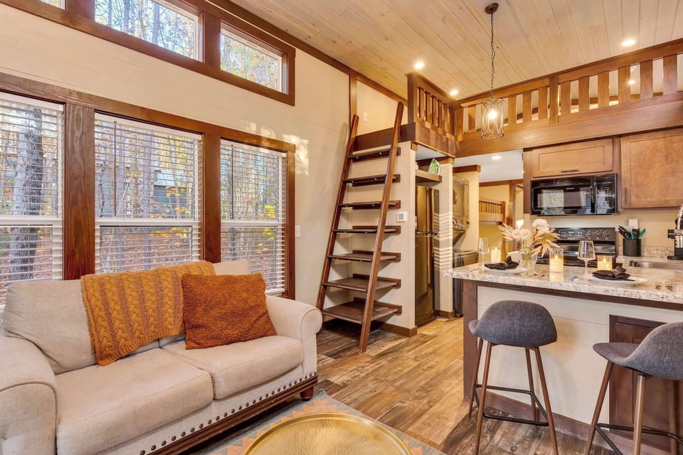 • Short-Term Rentals, Luxury vacation rentals & unique stays by Enjoy Unique Stays • Cabins, treehouses & waterfront homes for unforgettable getaways 
• Hot tub, scenic views & pet-friendly vacation rentals  