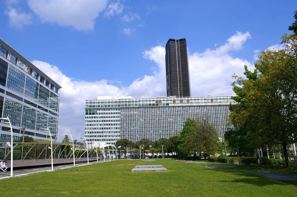 Montparnasse Station is just 5 minutes away.