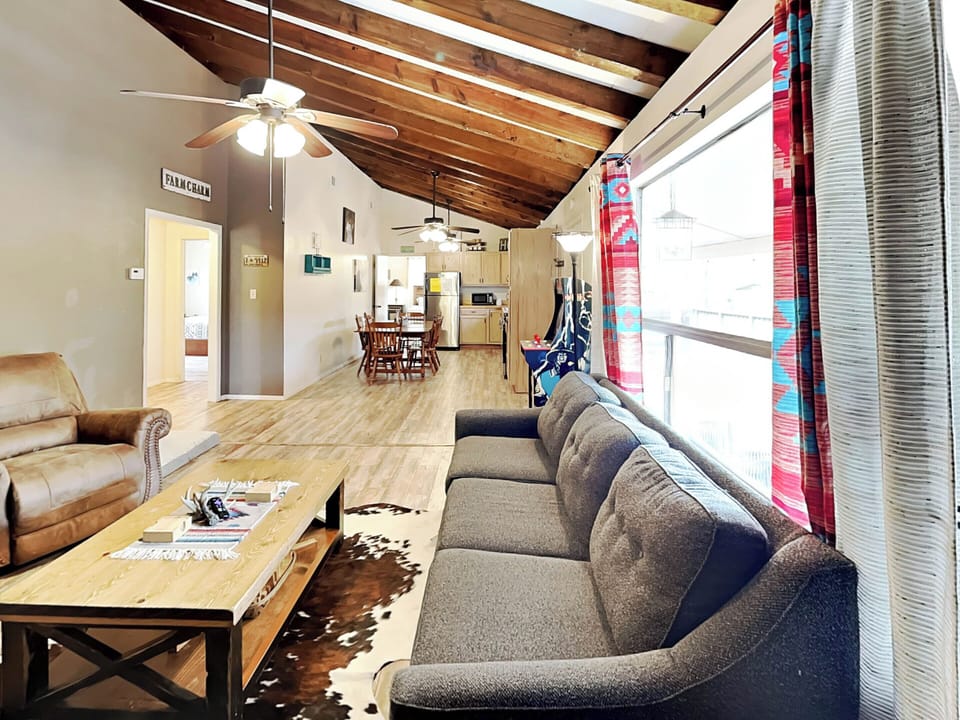 Studio (3 Bedrooms) | Property amenity