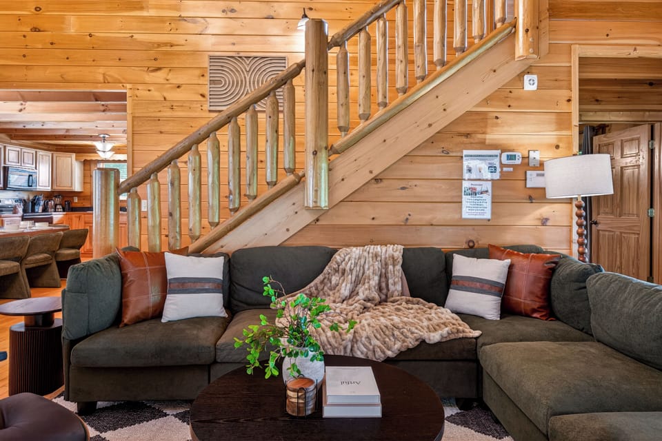 Premium Cabin, 3 Bedrooms, Hot Tub, Mountain View | Living area | 32-inch Smart TV with satellite channels, TV, Netflix