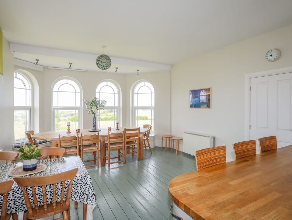 Cottage | Dining