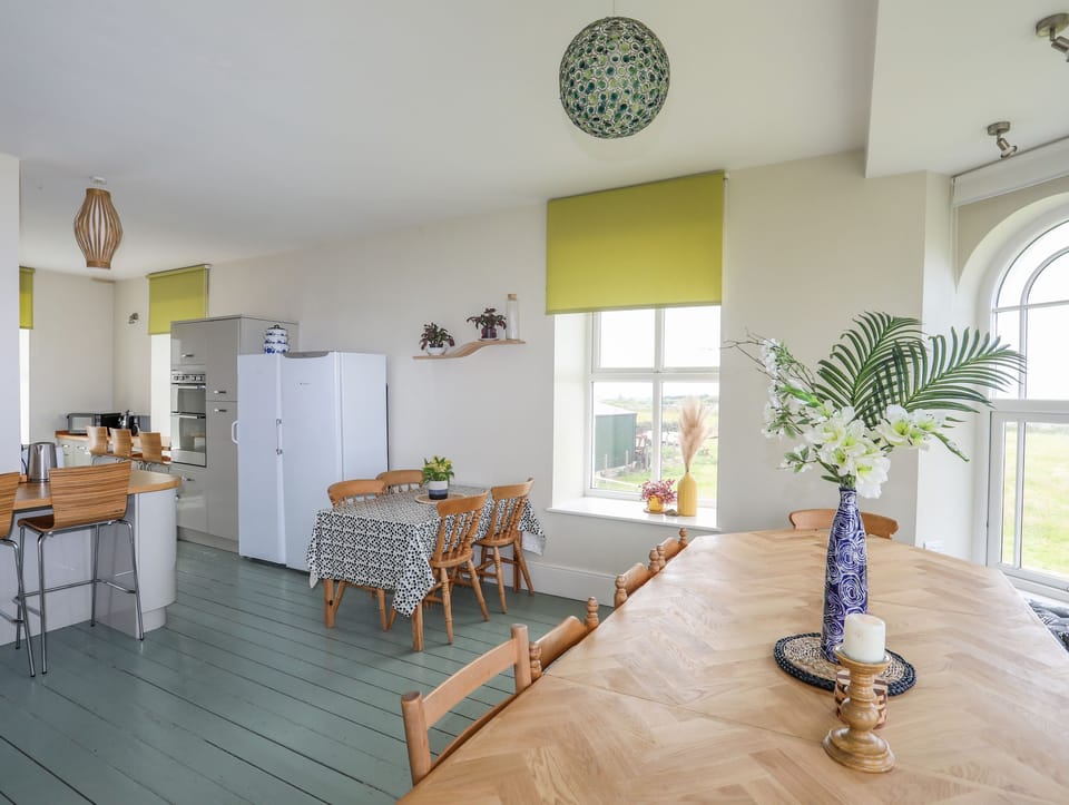 Cottage | Dining