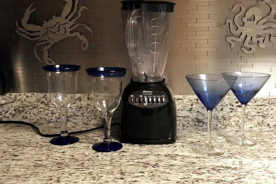 Blend your cocktails or mocktails in the well-equipped kitchen.