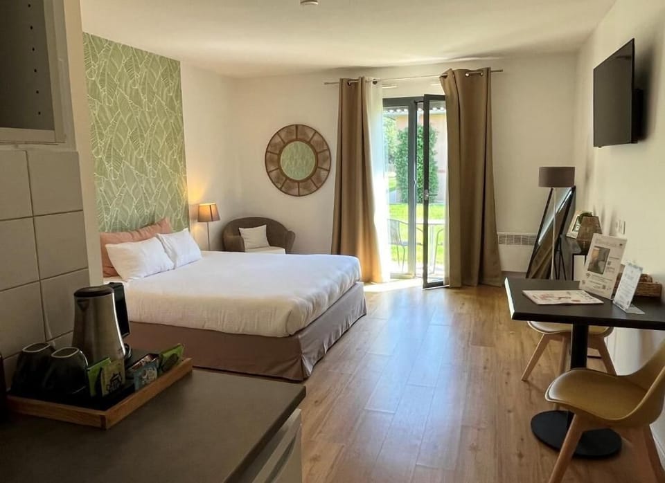 Deluxe Room | Blackout drapes, iron/ironing board, free WiFi, bed sheets