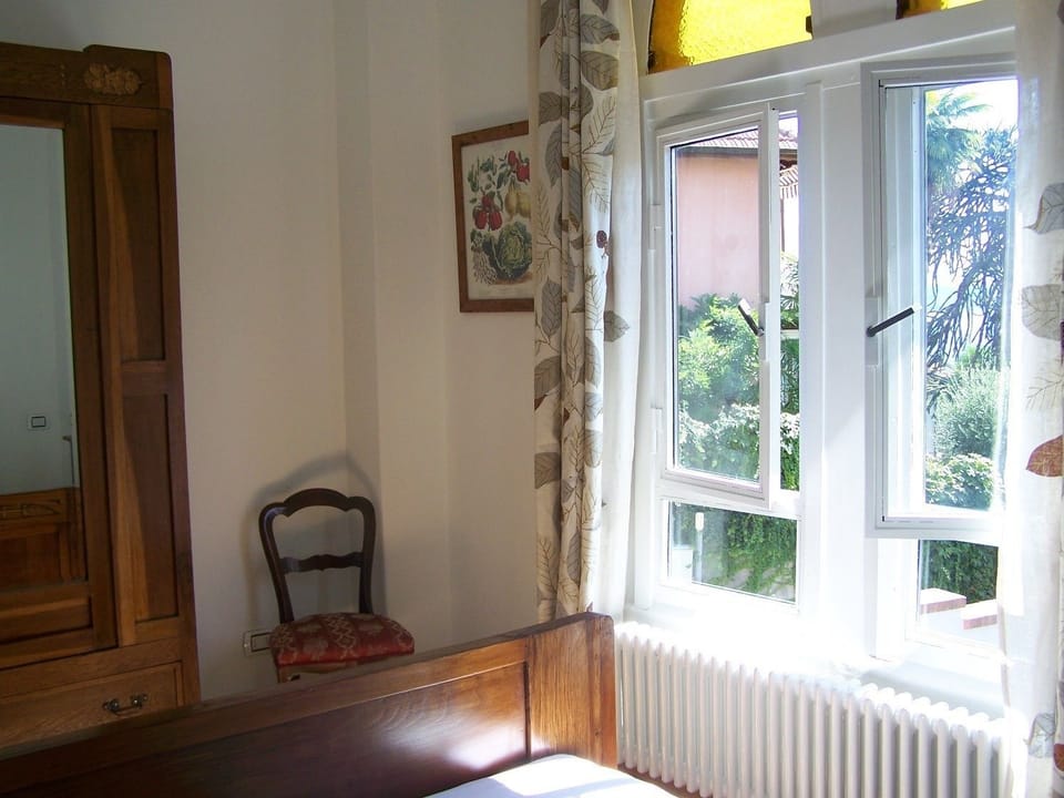 Memory foam beds, desk, WiFi (free), individually furnished