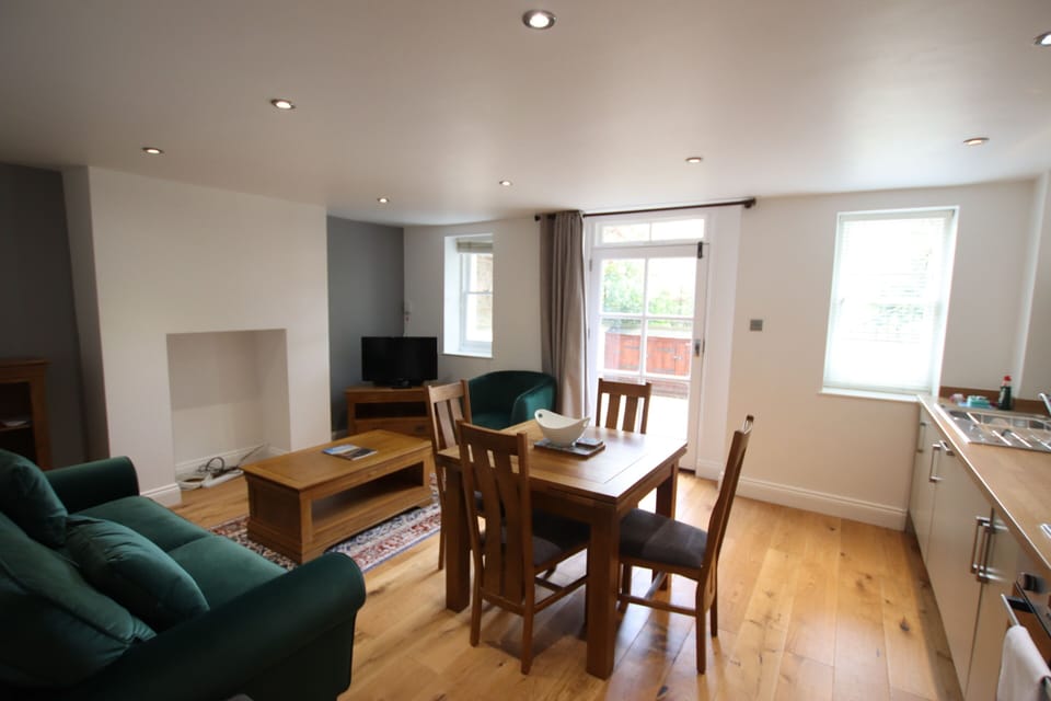 Classic Apartment, Private Bathroom | Interior