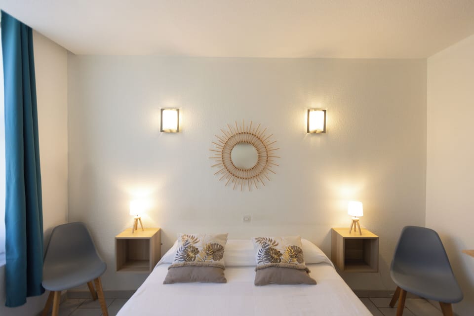 Double Room | Premium bedding, individually decorated, desk, iron/ironing board
