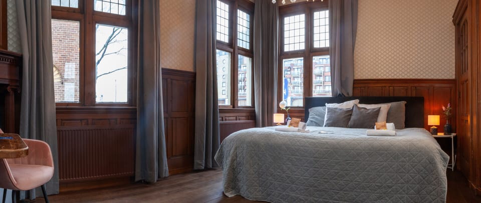 Suite | In-room safe, desk, iron/ironing board, cribs (free)