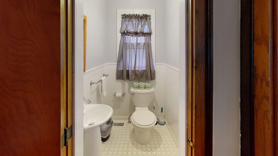 1st Choice Lodging - 1850's Inn