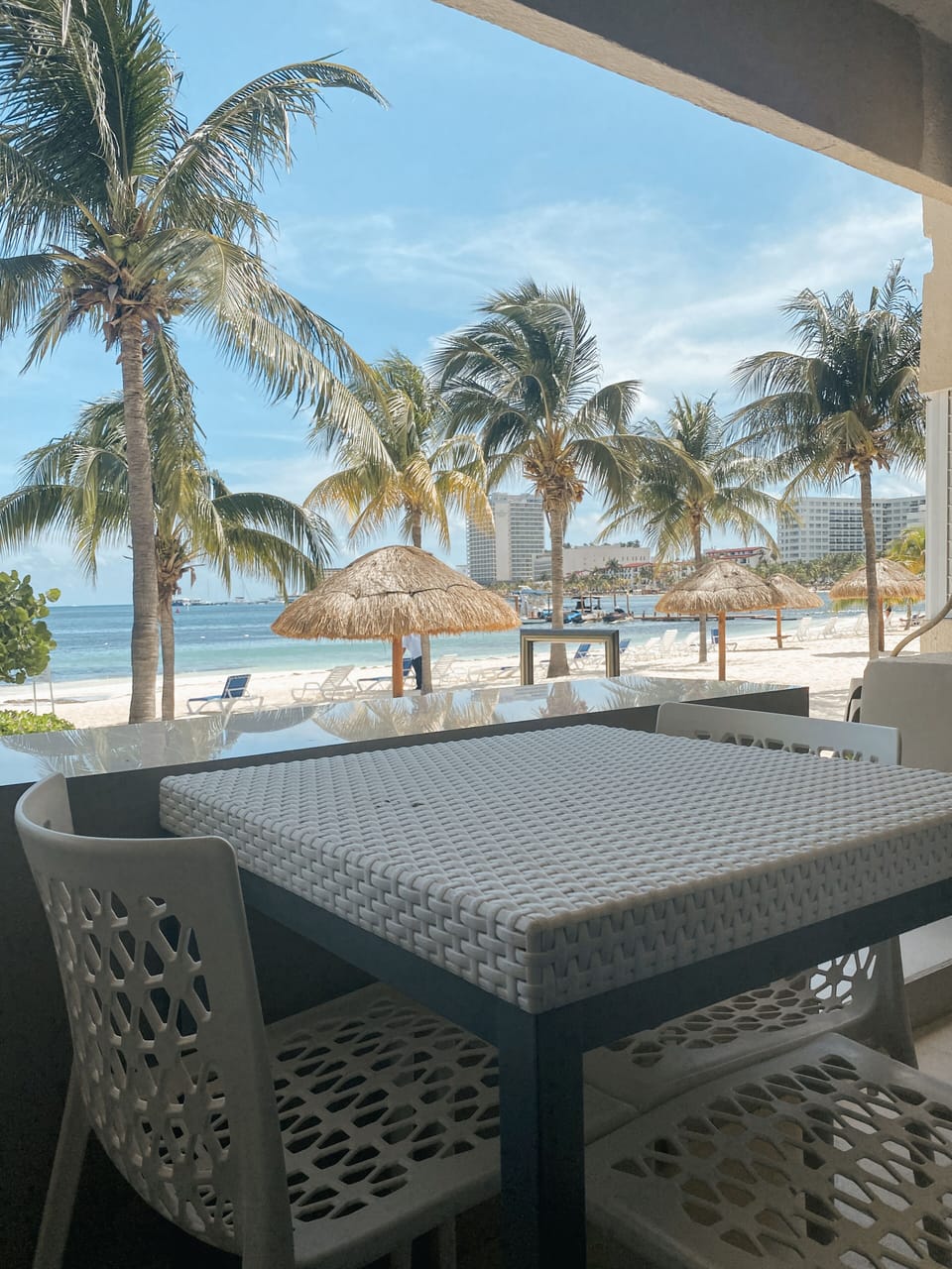 OUTDOOR DINING BEACH/OCEAN VIEW